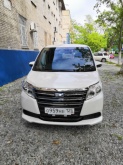 Toyota Noah 2.0 CVT FWD 2014 Toyota Noah 2.0 CVT FWD 2014
