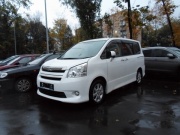 Toyota Noah 2.0 AT FWD 2009 Toyota Noah 2.0 AT FWD 2009