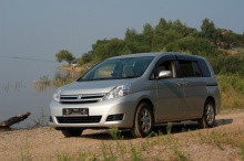 Toyota ISis 1.8 AT 2007