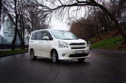 Toyota Noah 2.0 AT FWD 2009 Toyota Noah 2.0 AT FWD 2009